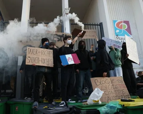 Recently Appointed French Prime Minister Under Intense Scrutiny as Nationwide Protests Paralyze Schools and Transportation
